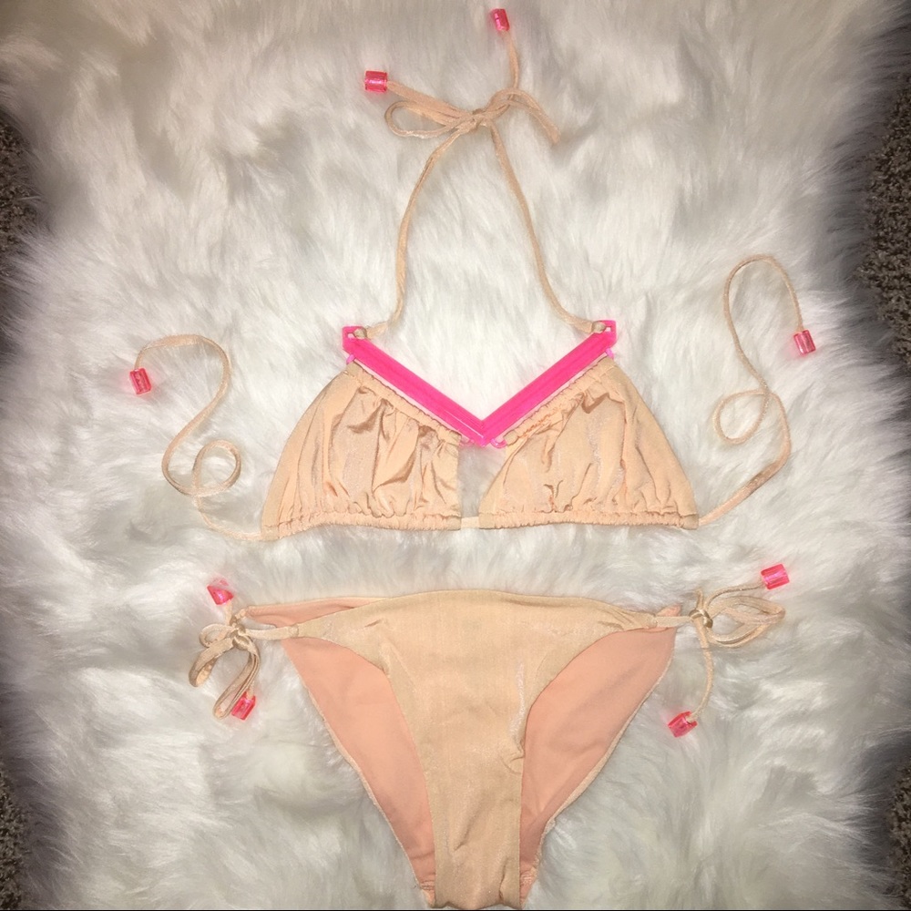 I'm gonna call it an abstract peach bikini